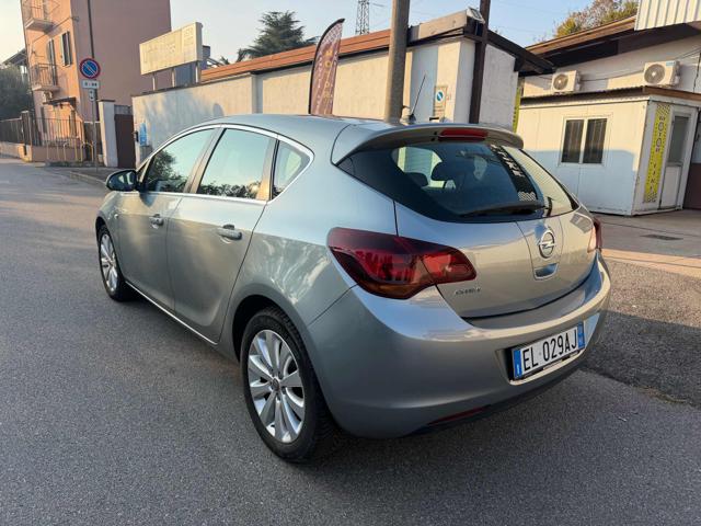 Opel Astra 1.6 115CV 5 porte Cosmo - foto 3 di 4