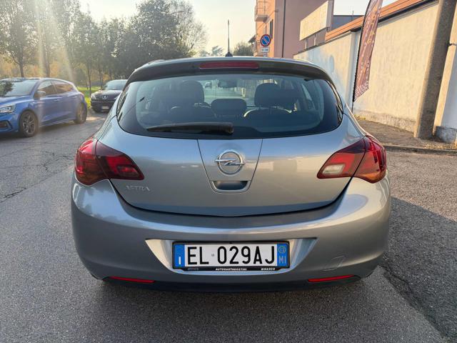 Opel Astra 1.6 115CV 5 porte Cosmo - foto 4 di 4