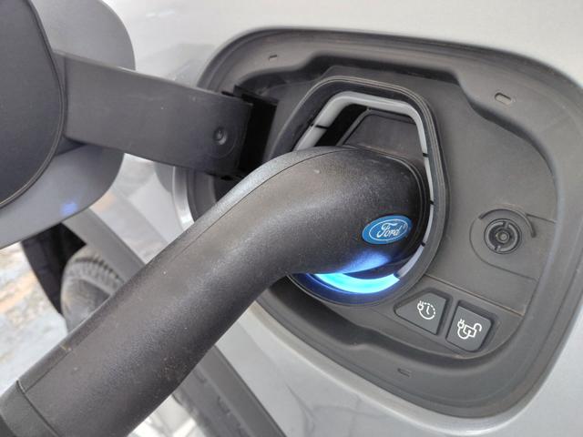Ford Kuga 2.5 Plug In Hybrid PHEV 225 CV 2WD TITANIUM - foto 4 di 4