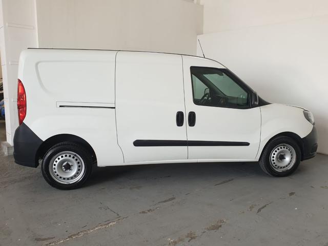 Fiat Doblo 1.6 MJT 105CV Lungo Cargo Maxi LOUNGE 3POSTI usato a MONZA