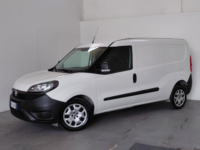 Fiat Doblo 1.6 MJT 105CV Lungo Cargo Maxi LOUNGE 3POSTI usato a MONZA