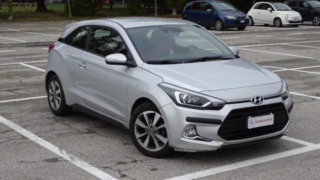 Hyundai i20 Coupé 1.2 84 cv, 3p, "Sport", Garanzia... - foto 2 di 4