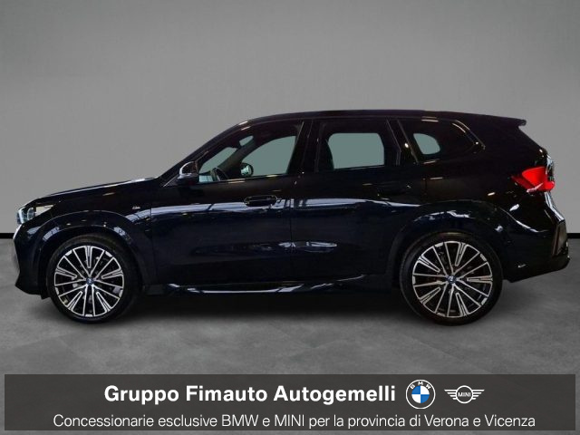 BMW iX1 eDrive 20 Msport Aut. + Tetto apr. - foto 3 di 4