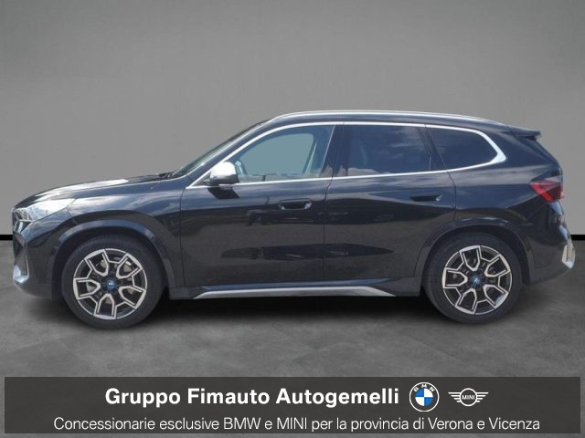 BMW iX1 xDrive 30 xLine - foto 3 di 4