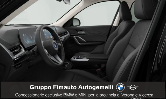 BMW iX1 eDrive 20 X-Line Pure Edition - foto 3 di 4