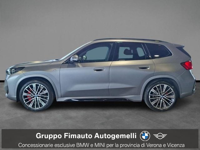 BMW iX1 xDrive 30 Msport Pro + Tetto Apr. - foto 3 di 4
