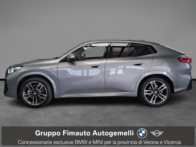 BMW iX2 xDrive 30 Msport - foto 3 di 4