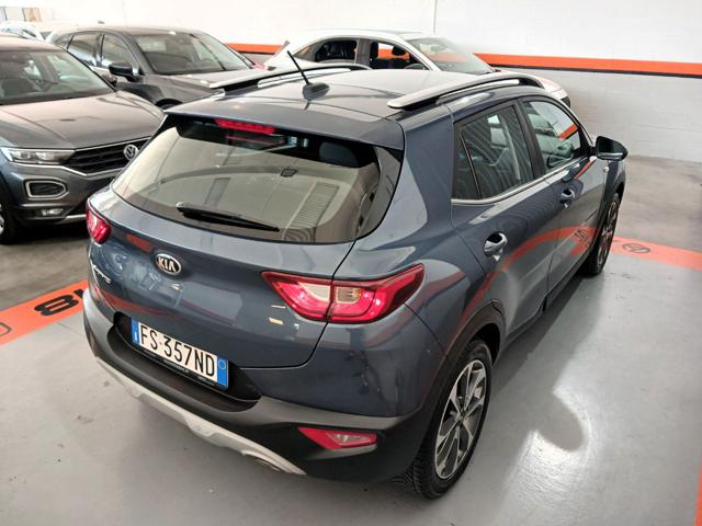 Kia Stonic Ok Neo-Patentati! + Apple Carplay/Android Auto - foto 3 di 4