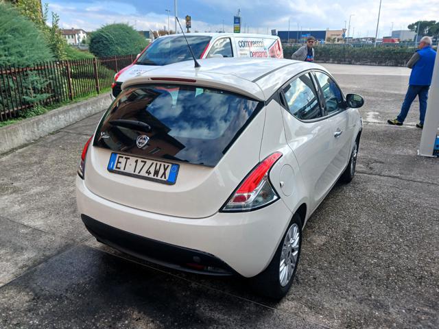 Lancia Ypsilon 1.2 69 CV 5 porte VEICOLO PER COMMERCIANTI - foto 3 di 4