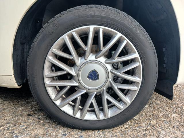 Lancia Ypsilon 1.2 69 CV 5 porte VEICOLO PER COMMERCIANTI - foto 2 di 4