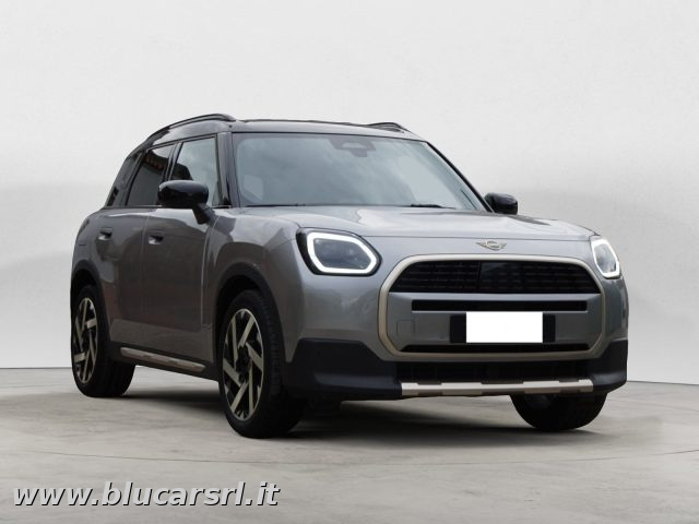 MINI Countryman D 48V Favoured - foto 4 di 4