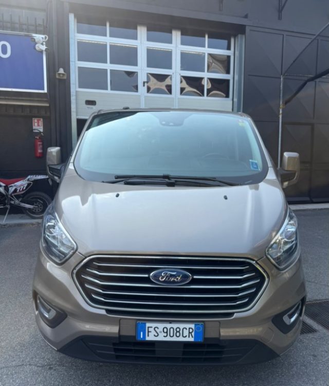 Ford Tourneo Custom 310 2.0 TDCi 170CV aut. PC Titanium GANCIO TRAIMO - foto 2 di 18