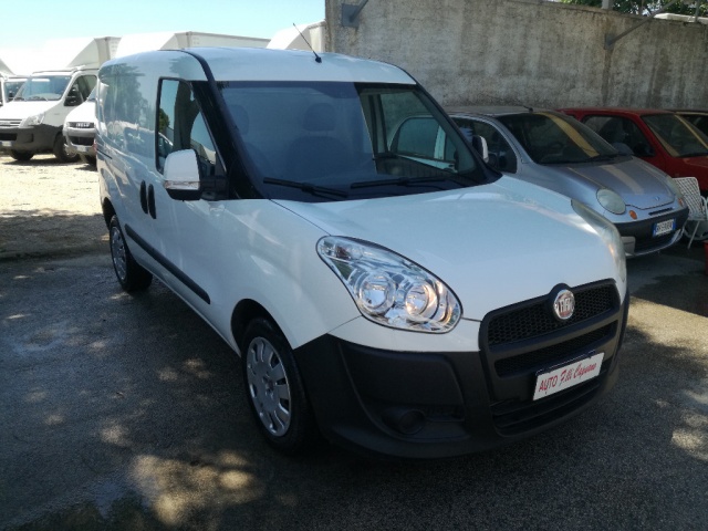 Fiat Doblo Dobl� 1.4 T-Jet Natural Power PC-TN Cargo Lamierat usato a GIUGLIANO IN CAMPANIA
