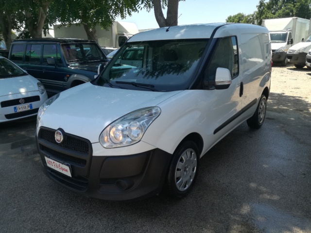 Fiat Doblo Dobl� 1.4 T-Jet Natural Power PC-TN Cargo Lamierat - foto 2 di 4