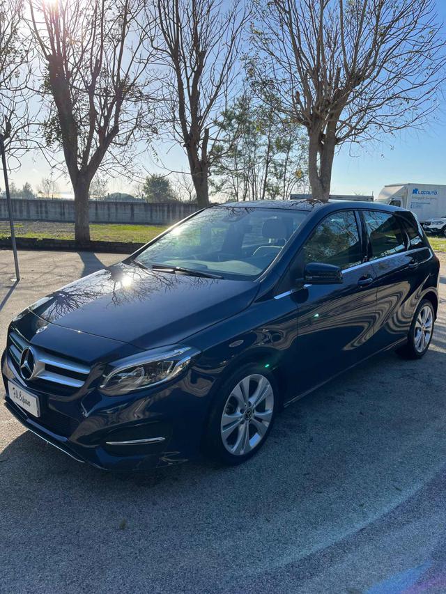 Mercedes-Benz B 180 d Business - foto 2 di 4
