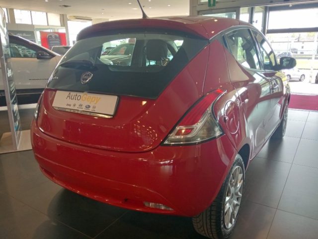 Lancia Ypsilon 1.2 69 CV 5 porte - foto 3 di 4