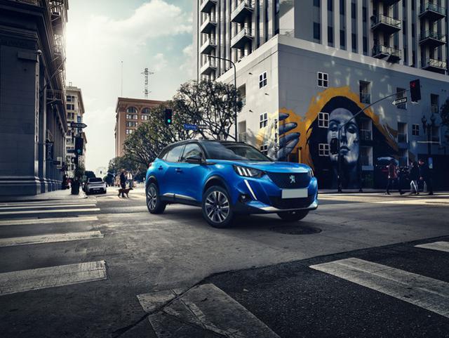 Peugeot 2008 PureTech 130 S&SGT usato a MODENA