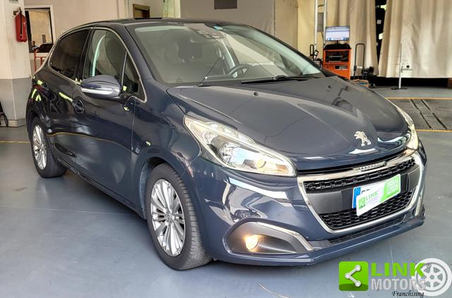 Peugeot 208 allure - foto 3 di 4