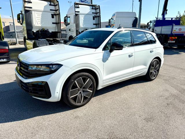Volkswagen Touareg R 3.0 V6 TSI eHybrid 462 CV - foto 2 di 4