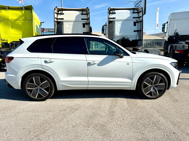 Volkswagen Touareg R 3.0 V6 TSI eHybrid 462 CV - foto 3 di 4