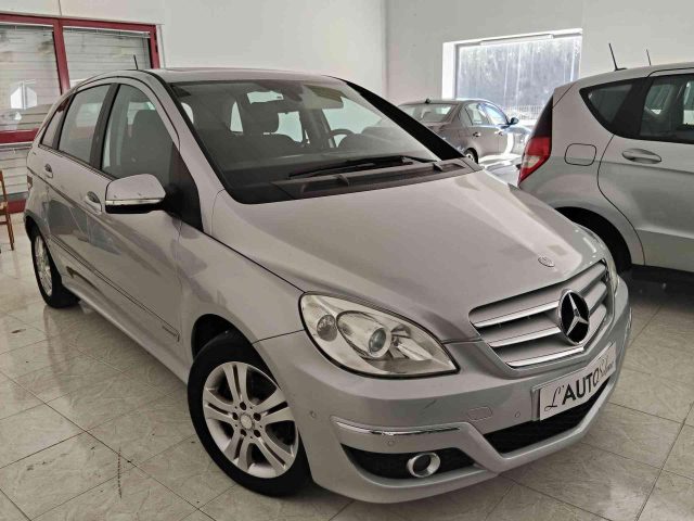 Mercedes-Benz B 200 CDI Premium - foto 2 di 8