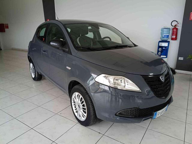 Lancia Ypsilon 0.9 TwinAir 85 CV 5 porte Metano Ecochic Gold - foto 4 di 4