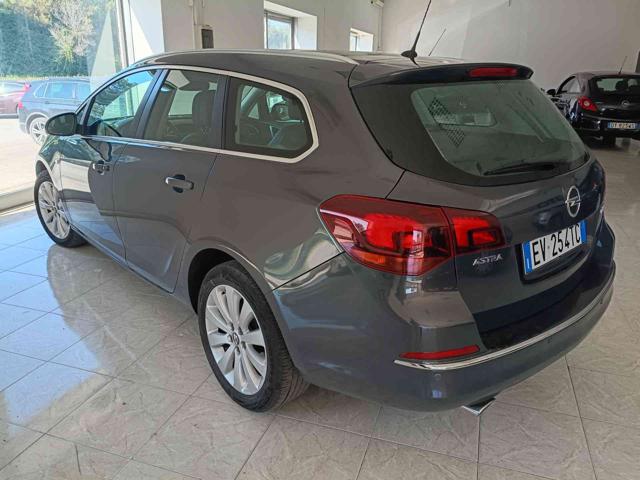 Opel Astra 1.4 Turbo 140CV Sports Tourer Cosmo - foto 2 di 4