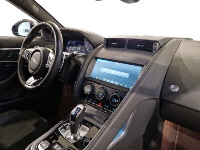 Jaguar F-Type 2.0 aut. Coup� R-Dynamic - foto 4 di 4
