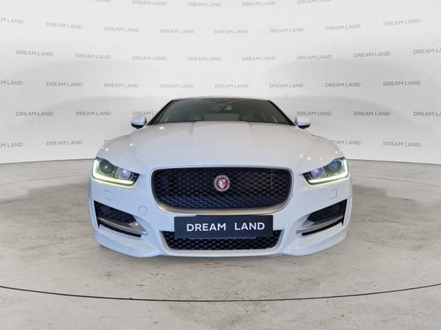 Jaguar XE 2.0 D Turbo 180CV aut. R-Sport - foto 2 di 4