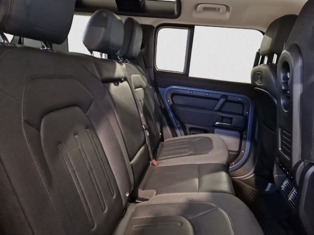 Land Rover Defender 110 3.0D I6 250 CV AWD Auto 6 POSTI usato a LIVORNO