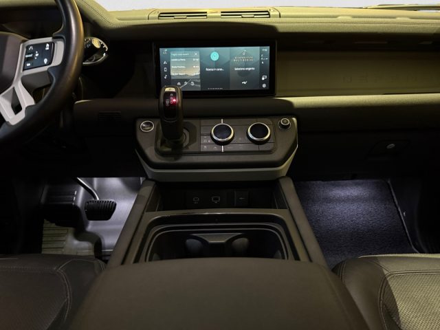 Land Rover Defender 110 3.0D I6 300 CV AWD Auto S TAGLIANDI LAND ROVER, del 2022, 179.400 km, in vendita a Livorno (LI)