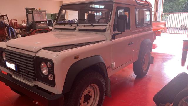 Land Rover Defender TD5, del 2002, 296.000 km, in vendita a Lucca (LU)