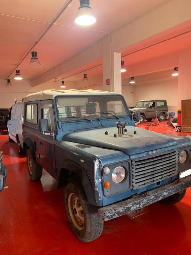 Land Rover Defender 90 diesel, del 1987, 395.670 km, in vendita a Lucca (LU)