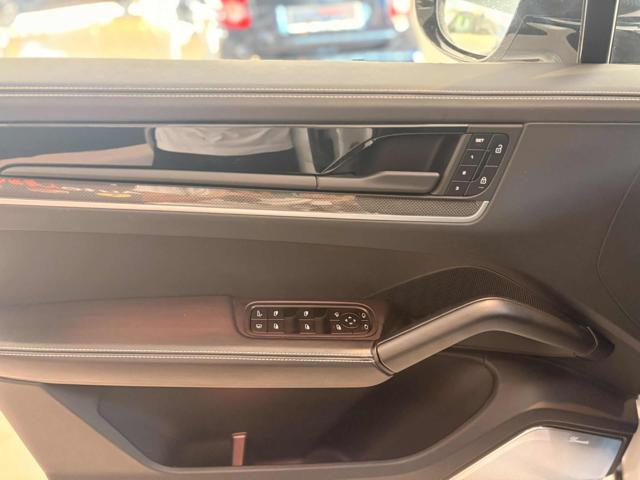 Porsche Cayenne Coupé 3.0 V6 E-Hybrid - foto 3 di 4