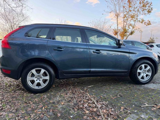 Volvo XC60 D3 AWD Momentum UNIPRO usato a CIAMPINO
