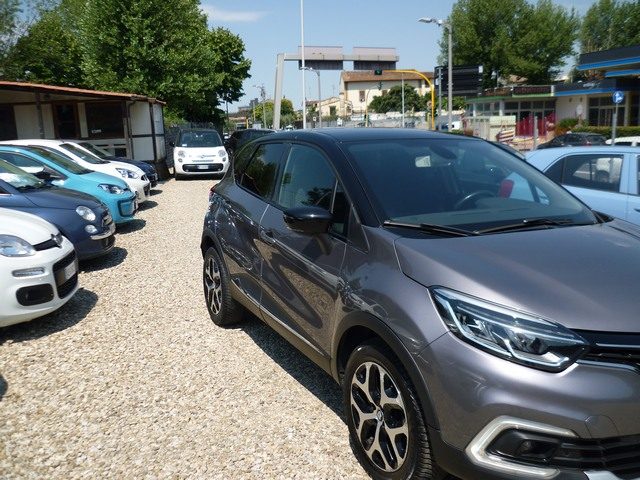 Renault Captur TCe 12V 90 CV Start&Stop Energy Life - foto 2 di 4