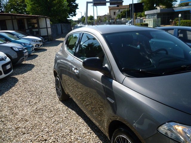 Lancia Ypsilon 1.2 69 CV 5 porte S&S Gold - foto 2 di 4