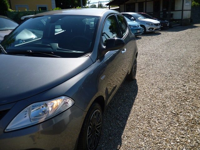 Lancia Ypsilon 1.2 69 CV 5 porte S&S Gold - foto 3 di 4
