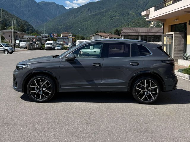 Volkswagen Tiguan Tiguan III 2024 1.5 etsi R-Line Plus 150cv dsg - foto 3 di 4