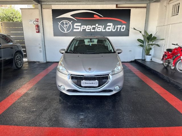 Peugeot 208 1.4 8V HDi 68CV 5p. Allure, del 2014, 174.000 km, in vendita a Giugliano In Campania (NA)