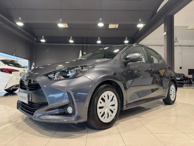 Toyota Yaris 1.0 5 porte Active PREZZO REALE OK NEOPATENTATI, del 2023, 74.700 km, in vendita a Cortemaggiore (PC)
