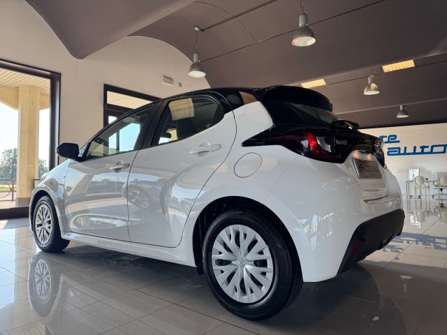 Toyota Yaris 1.5 Hybrid 5 porte Active BICOLORE PREZZO REALE - foto 3 di 4