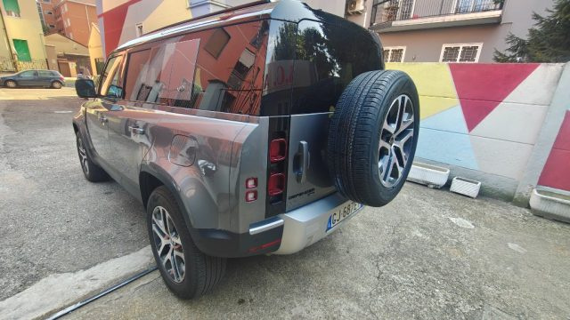 Land Rover Defender 110 2.0 Si4 PHEV 404 CV AWD Auto - foto 4 di 4
