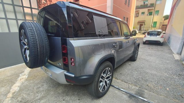 Land Rover Defender 110 2.0 Si4 PHEV 404 CV AWD Auto - foto 3 di 4