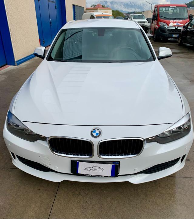 BMW 320 d xDrive Touring automatico pelle totale - foto 2 di 4