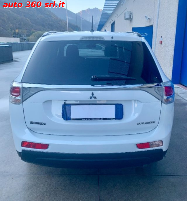 Mitsubishi Outlander 2.2 DI-D 4WD AUT. 7p. DISTRIBUZIONE NUOVA - foto 3 di 4