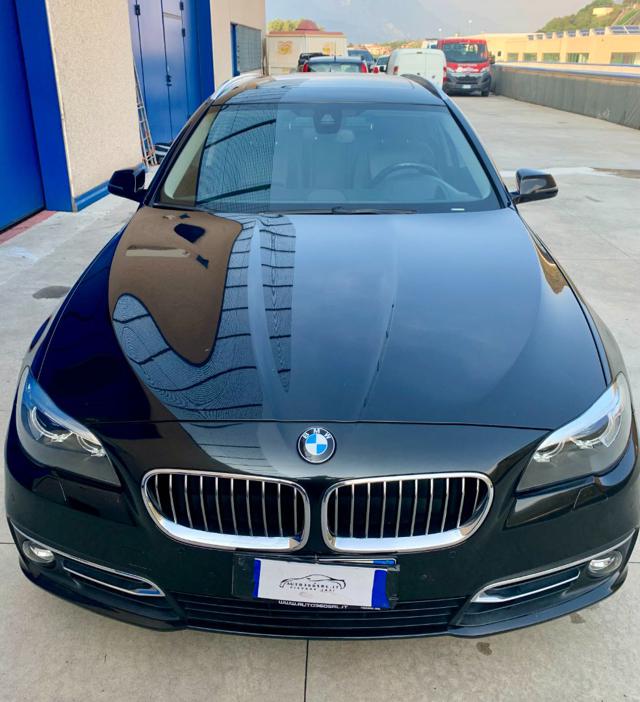 BMW 520 d xDrive Touring Luxury TETTO PANORAMICO PELLE TOT - foto 2 di 4