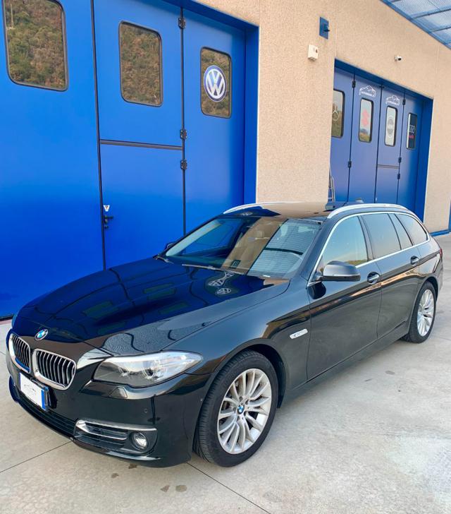 BMW 520 d xDrive Touring Luxury TETTO PANORAMICO PELLE - foto 3 di 4