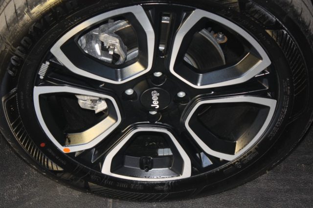 Jeep Avenger 1200 E-HYBRID SUMMIT 110 CV AUTOM KM 0 - foto 4 di 4