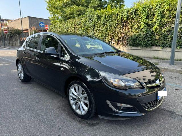Opel Astra 1.7 DIESEL 5 PORTE !!!!!, del 2013, 88.000 km, in vendita a Milano (MI)
